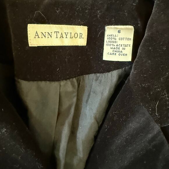 Vintage Ann Taylor Velvet Blazer Size 6 Black Three Button Lined Long Academia - Picture 10 of 11